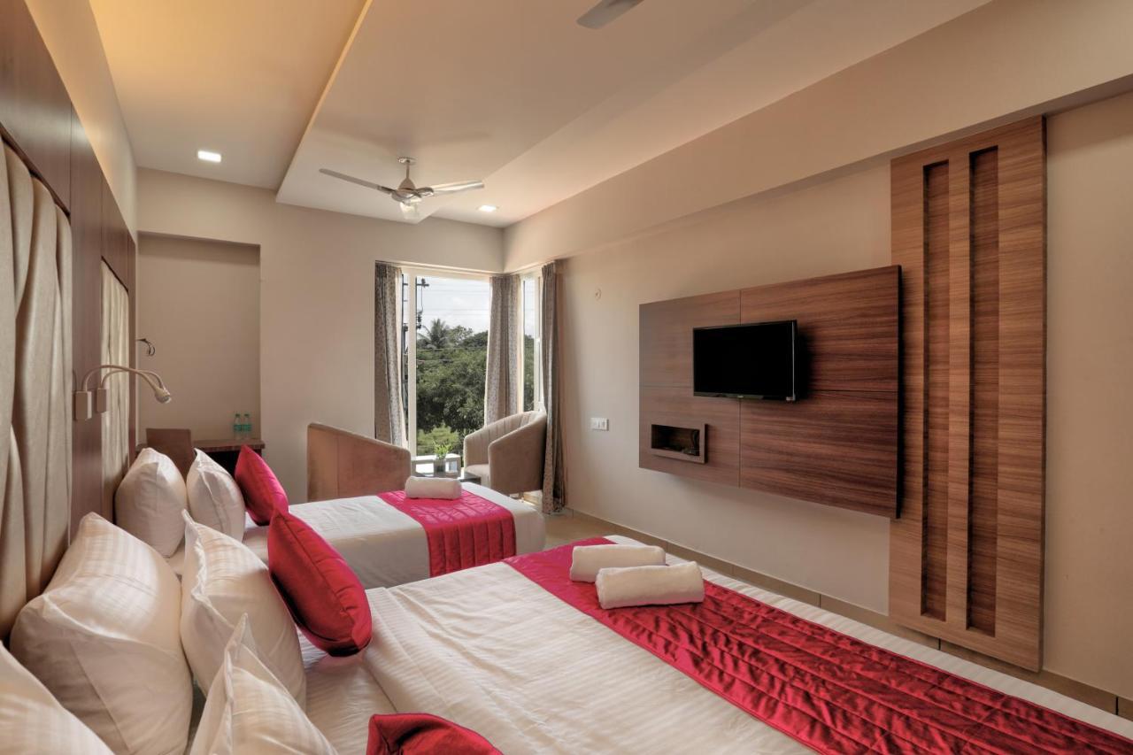 Lexus Inn Mysore Bagian luar foto