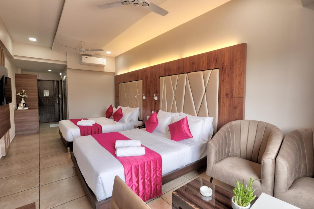 Lexus Inn Mysore Bagian luar foto