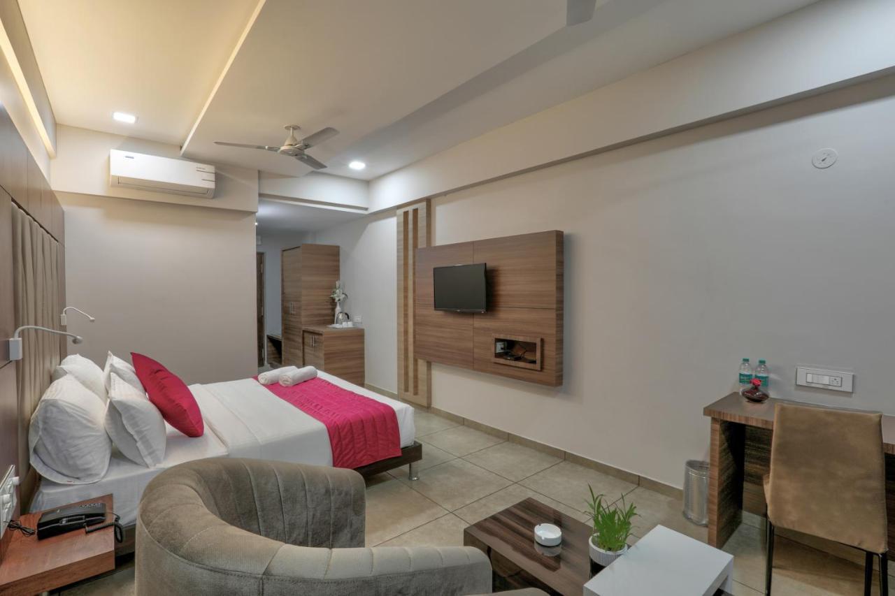 Lexus Inn Mysore Bagian luar foto