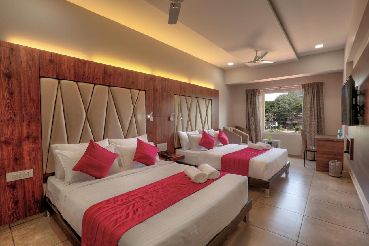 Lexus Inn Mysore Bagian luar foto