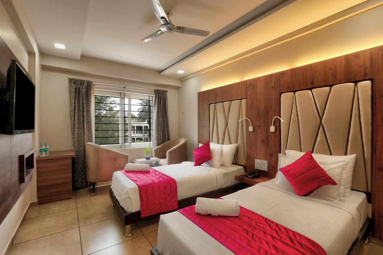 Lexus Inn Mysore Bagian luar foto
